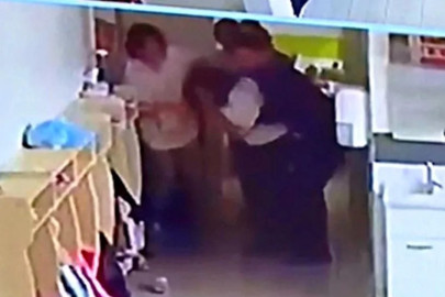 Boğazına yemek kaçan öğretmenin yardımına meslektaşı koştu