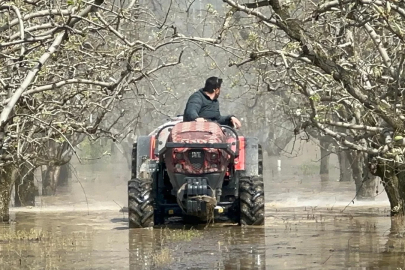 Bursa'da yüzlerce dönüm bahçe su altında kaldı!