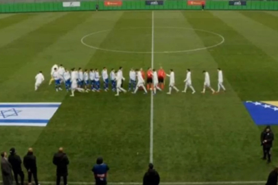 İsrailli futbolculara hayatlarının şoku! Saha ortasında kalakaldılar!