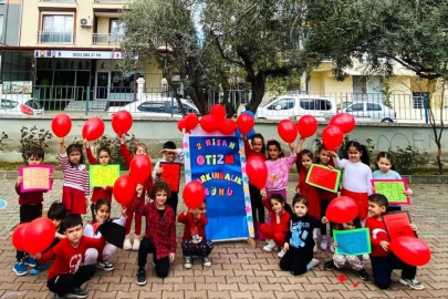 Kırmızıyla otizme dikkat çektiler