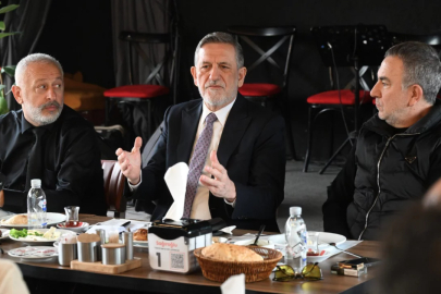 Burkay, Dostluk Grubu ile buluştu