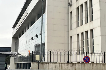 Bursa'da emniyet önünde hareketli saatler! Bozbey ve diğer şüphelilerin sevki bekleniyor