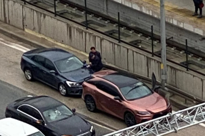 Bursa'da iki araç çarpıştı!