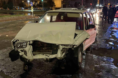 Kayseri'de iki otomobil çarpıştı: Tofaş kağıt gibi ezildi