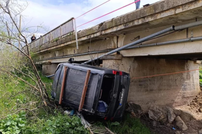 Bursa'da köprüde korkunç kaza! Araç dereye uçtu...