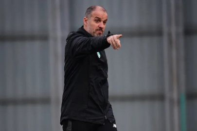 Bursaspor Teknik Direktörü Mustafa Er: “Şampiyonluk kupası kaldırmak…”