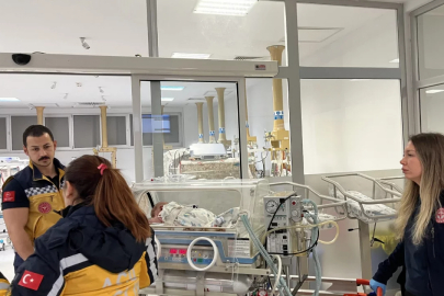 Çanakkale'de 54 günlük bebek uçak ambulansla Ankara'ya sevk edildi