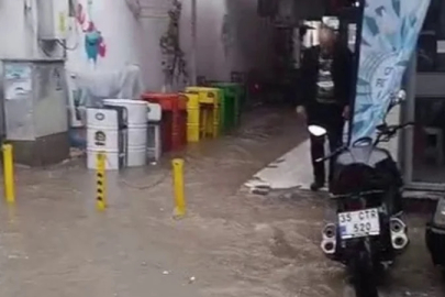 İzmir Dikili’de ani sağanak, hayatı felç etti