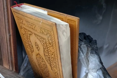 Küle dönen evde sadece Kur'an-ı Kerim yanmadı...