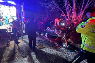 Antalya'da trafik kazası: 2 kişi hayatını kaybetti