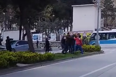 Bursa'da park tartışması kavgaya dönüştü! Tekme ve yumruklar havada uçuştu