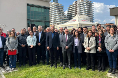 Bursa'da vatandaşlar belediye binası önünde toplandı!