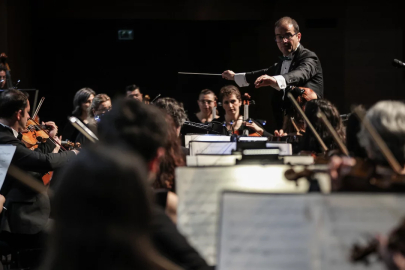 Bursa'nın Fethinin 700. Yılı Konseri'nde "Yedinci Asrın Neşidesi" ve senfonik mehter seslendirildi