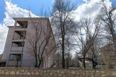 Diyadin'de eski hükümet konağı için yıkım süreci başladı