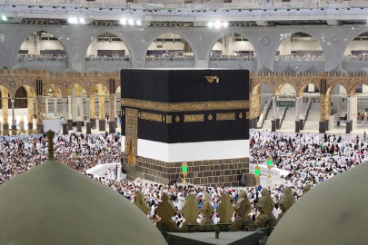 Kutsal yolculukta zor anlar: Tur şirketi battı, yüzlerce kişi mahsur kaldı