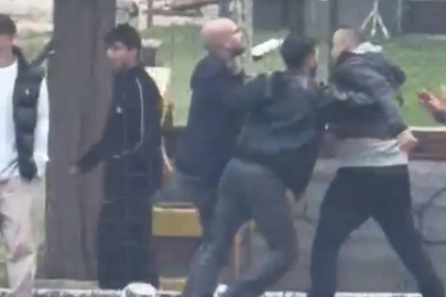 Maç bitti, sahaya atladı! Kadın hakeme saldırı girişimi