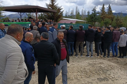 Otomobil ağaca çarptı: 2 ölü, 2 yaralı