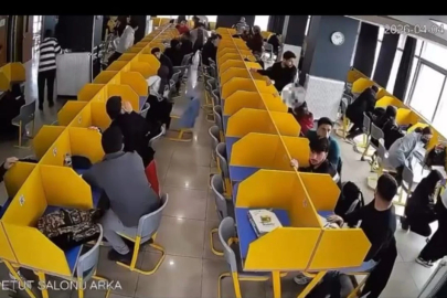 Van'daki depremde, dershanede öğrencilerin yaşadığı panik kamerada