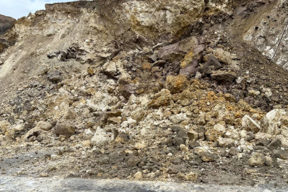 Batman'da heyelan öğrencileri perişan etti