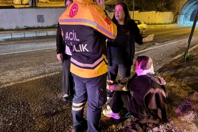 Otomobille çarpışan motosikletteki çift yaralandı