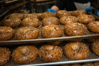 Sabahları önünde kuyruk oluyordu, tüm şubelerini bir gecede kapattı