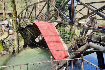 Sakarya’da dere üzerindeki asma köprü çöktü
