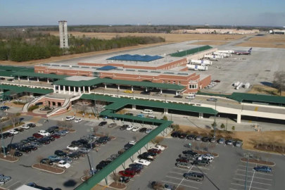 Uçak rötarının sebebi timsah çıktı! Havalimanında panik anları