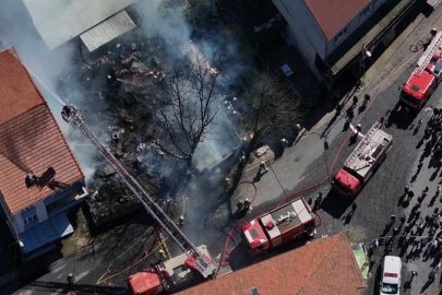 Ümraniye'de hurdalık alanda yangın!