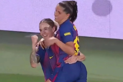 Barcelona kadın futbol takımı oyuncusu kornerden gol attı