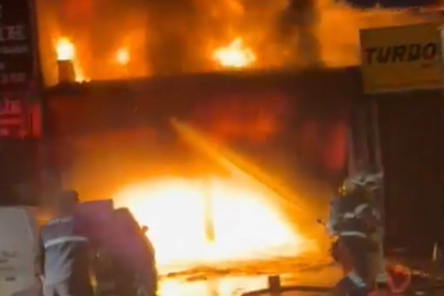 Diyarbakır'da oto tamir dükkanında yangın