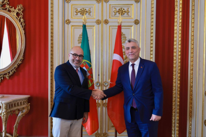 Bakan Bolat, Lizbon'da Portekiz Altyapı ve Konut Bakanı Luz ile bir araya geldi