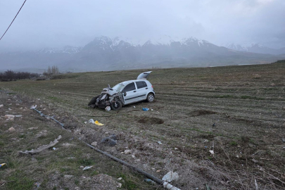 Malatya'da devrilen otomobildeki anne ve 2 çocuğu yaralandı