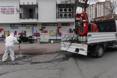 Melikgazi'de larva ve haşerelere karşı ilaçlama çalışması yapıldı