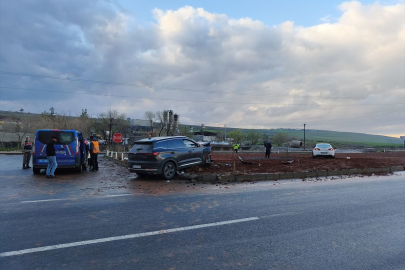 Şanlıurfa'da iki otomobilin çarpıştığı kazada 8 kişi yaralandı