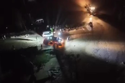 Sele kapılan iki kişi araç içerisinde can verdi! Çevre illerden destek geldi...