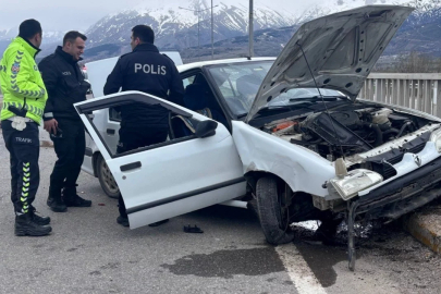 Erzincan'da trafik kazası: 2 yaralı