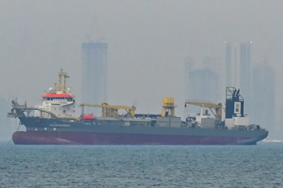 İran, Hürmüz Boğazı'ndan geçecek gemilere mayınlara karşı alternatif rota açıkladı