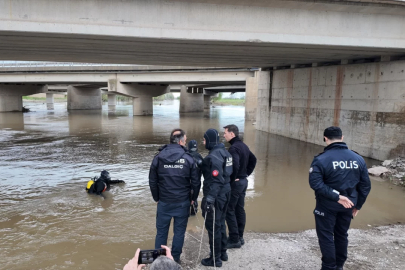 Bursa'da aracıyla akıntıya kapılan kişinin bulunması için çalışma başlatıldı
