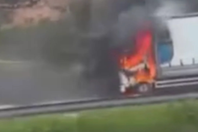 Bursa'da seyir halindeki kamyon küle döndü!