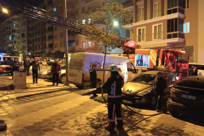 Çakmakla oynarken evi yaktı!