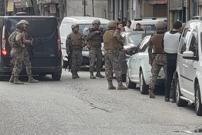 Çok sayıda kişiyi rehin alıp polise ateş açtı!