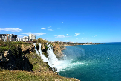 Düden Şelalesi'nde gökkuşağı hayran bıraktı