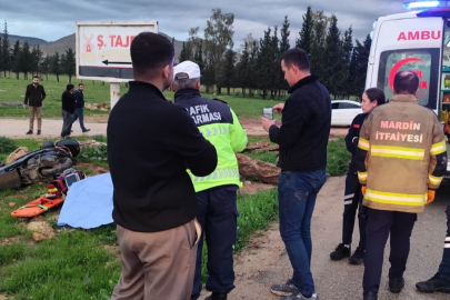 Mardin'de devrilen motosikletteki sürücü öldü