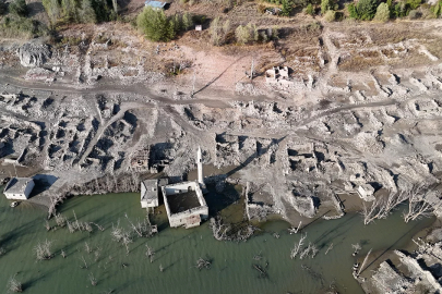 Yıllar sonra yüzeye çıkan kasaba, yeniden sular altına gömüldü!