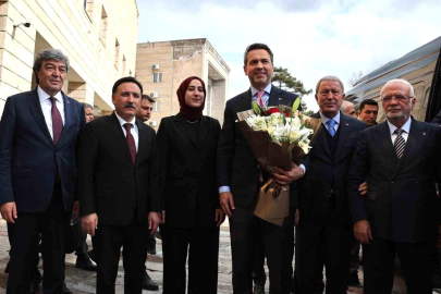 Bakan Bayraktar Vali Çiçek'i ziyaret etti