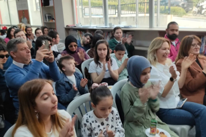 Bursa'da görme engelli sporcular için canlı radyo tiyatrosu sahnelendi