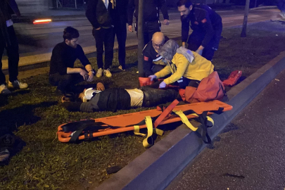 Bursa'da yola düşen telefonunu almak isterken aracın altında kaldı! Durumu kritik...