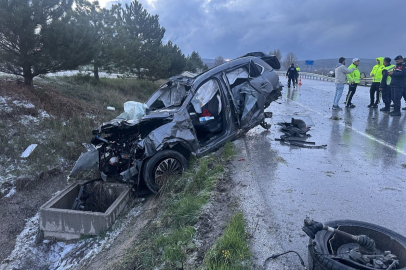 Çorum'da peş peşe meydana gelen iki trafik kazasında 1 kişi öldü, 3 kişi yaralandı