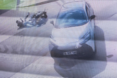 İnegöl'de Motosiklet Otomobile Çarptı: 2 Yaralı