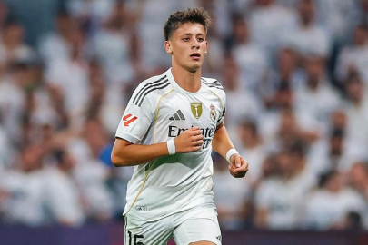 Kameralar Arda Güler'i çekiyordu! Arda'dan hocasına dikkatleri çeken hareket